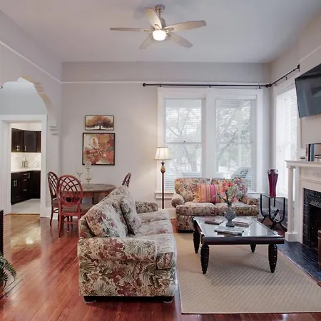 420Waldburg A - Modern Apt With Southern Charm Blocks From Forsyth Appartement